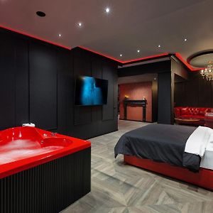 Deluxe King Studio